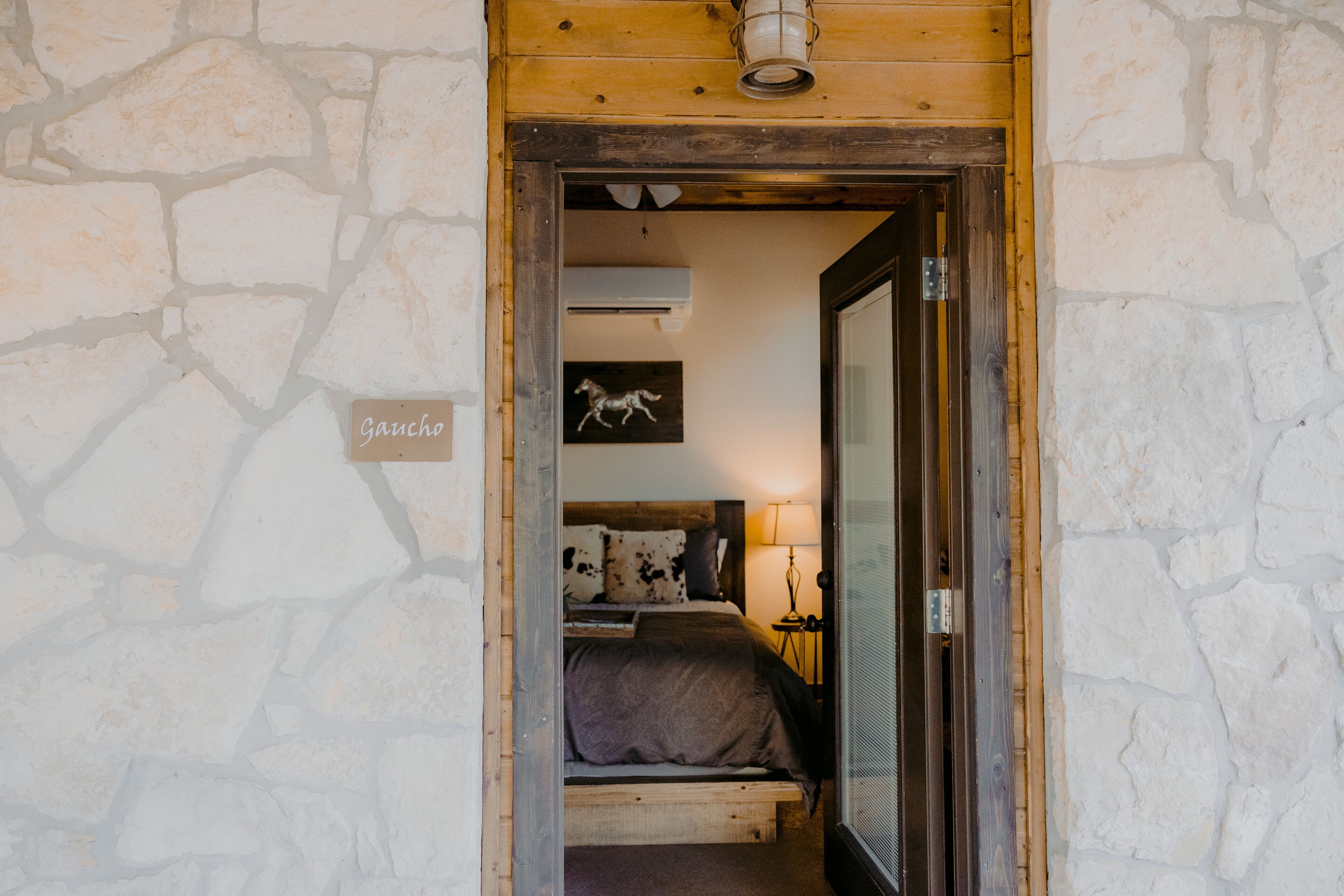 Gaucho Room- Estable Building - Asante Lodging & Events