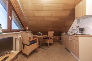 冷蔵庫、コンロ、コーヒー / ティーメーカー、トースター