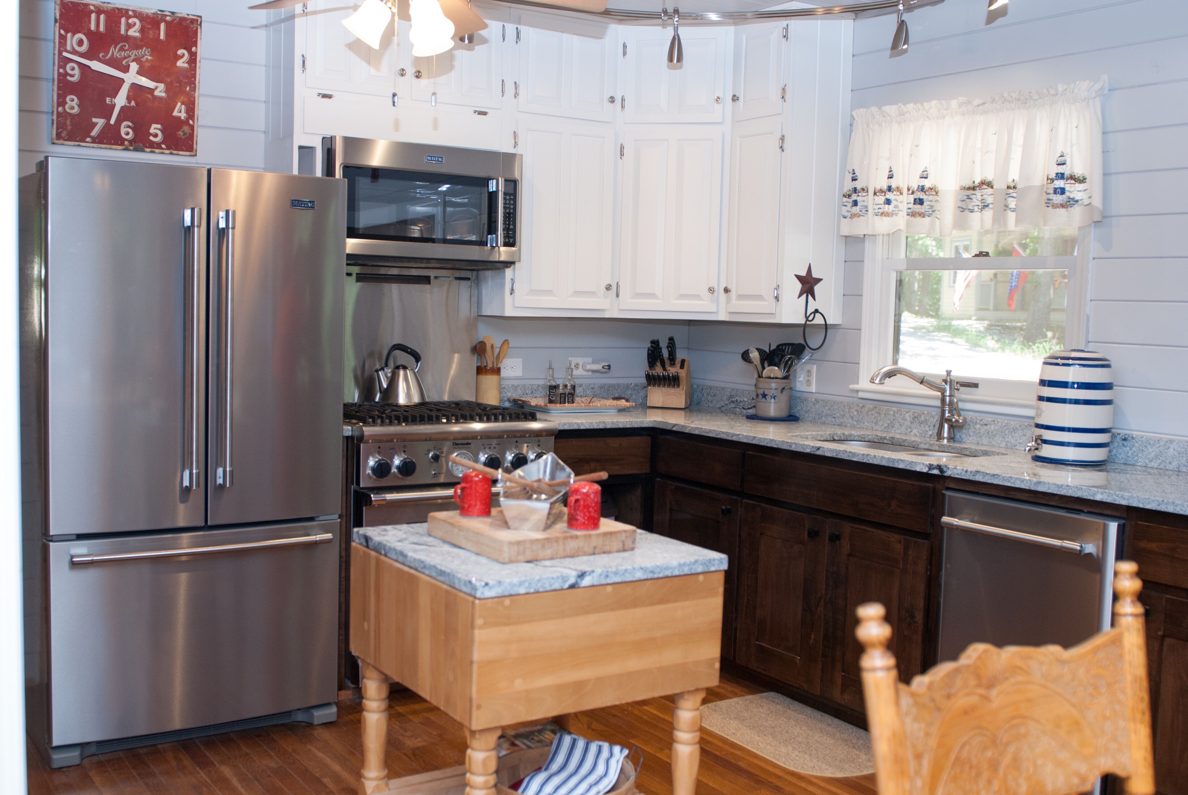 Newly Renovated Lake Front House!