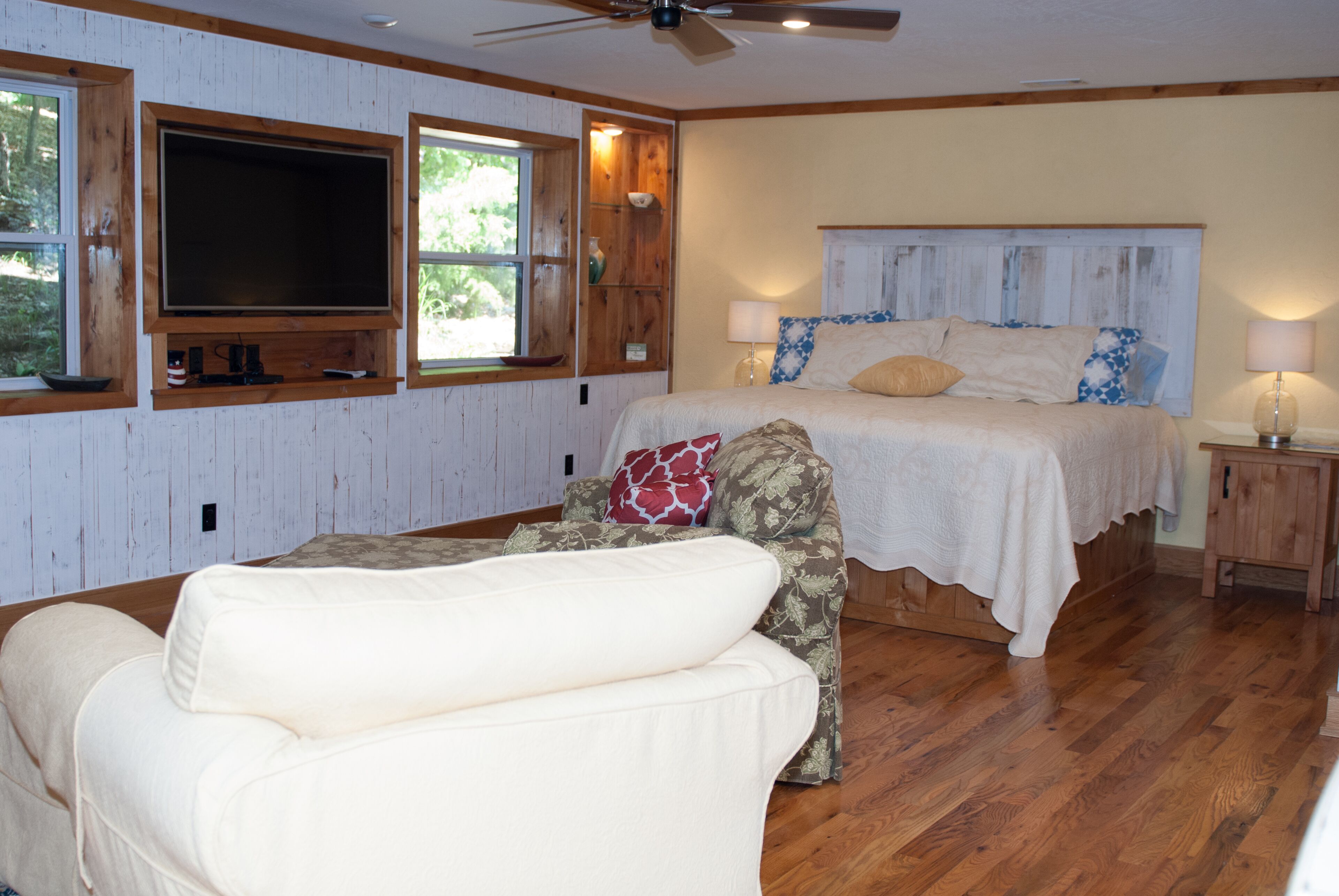 Newly Renovated Lake Front House!