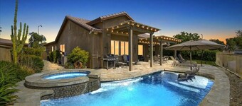 Sun-Kissed Oasis,  Entertainers Dream on the Golf Course w/ Private Pool