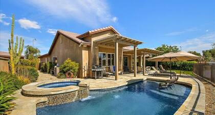 Sun-Kissed Oasis, Entertainers Dream on the Golf Course w/ Private Pool