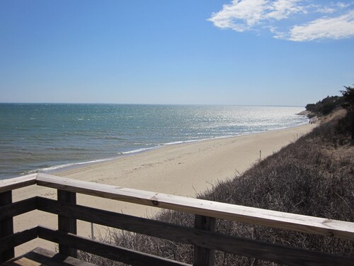 Private condo in Maushop. Steps to beach, ocean, Popponesset Inn and Marketplace