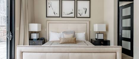 4 間睡房、書桌、熨斗/熨衫板、可攜式嬰兒床