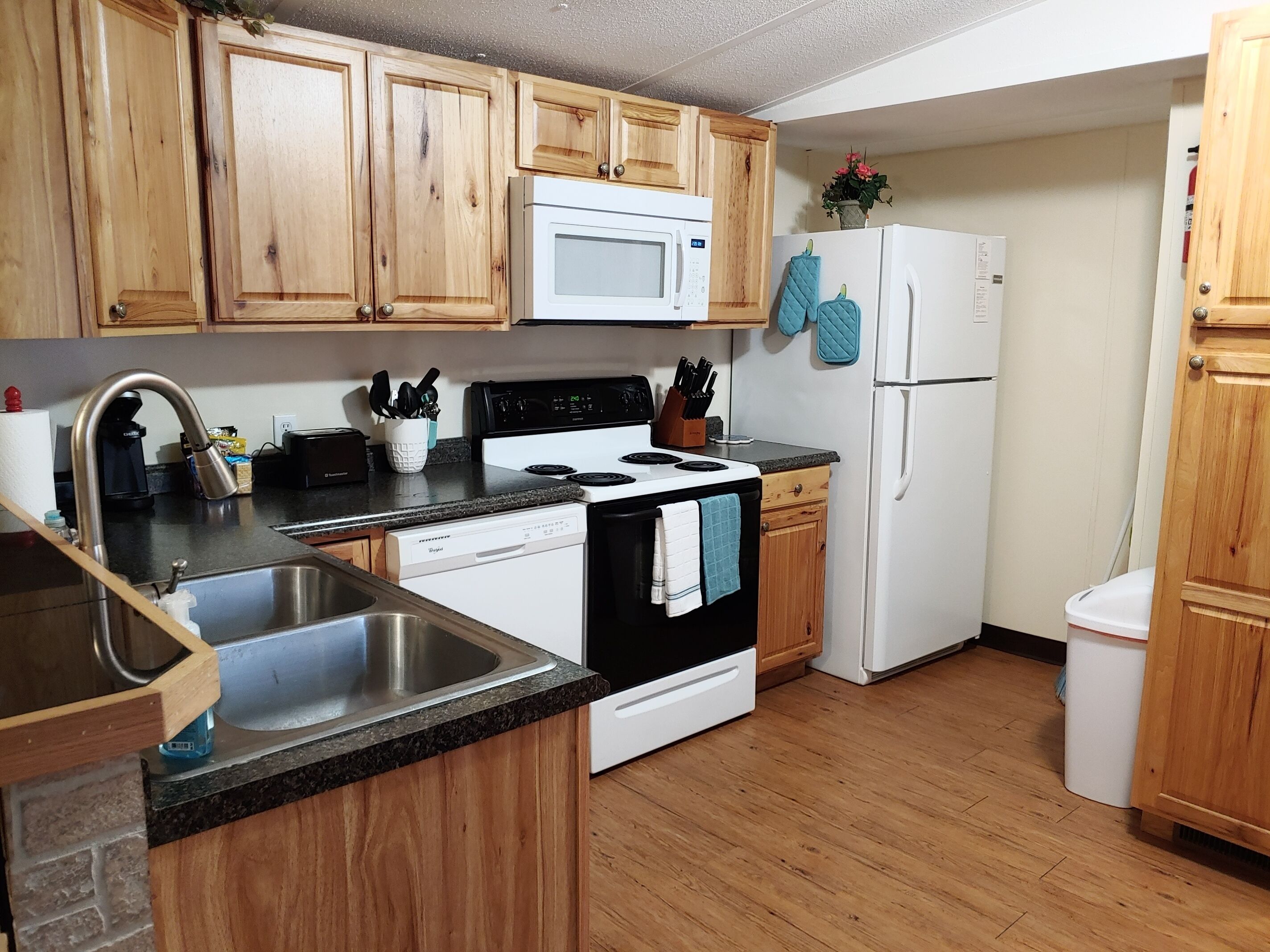 Cozy Hideaway, Country Living Rentals Tanyard, LLC