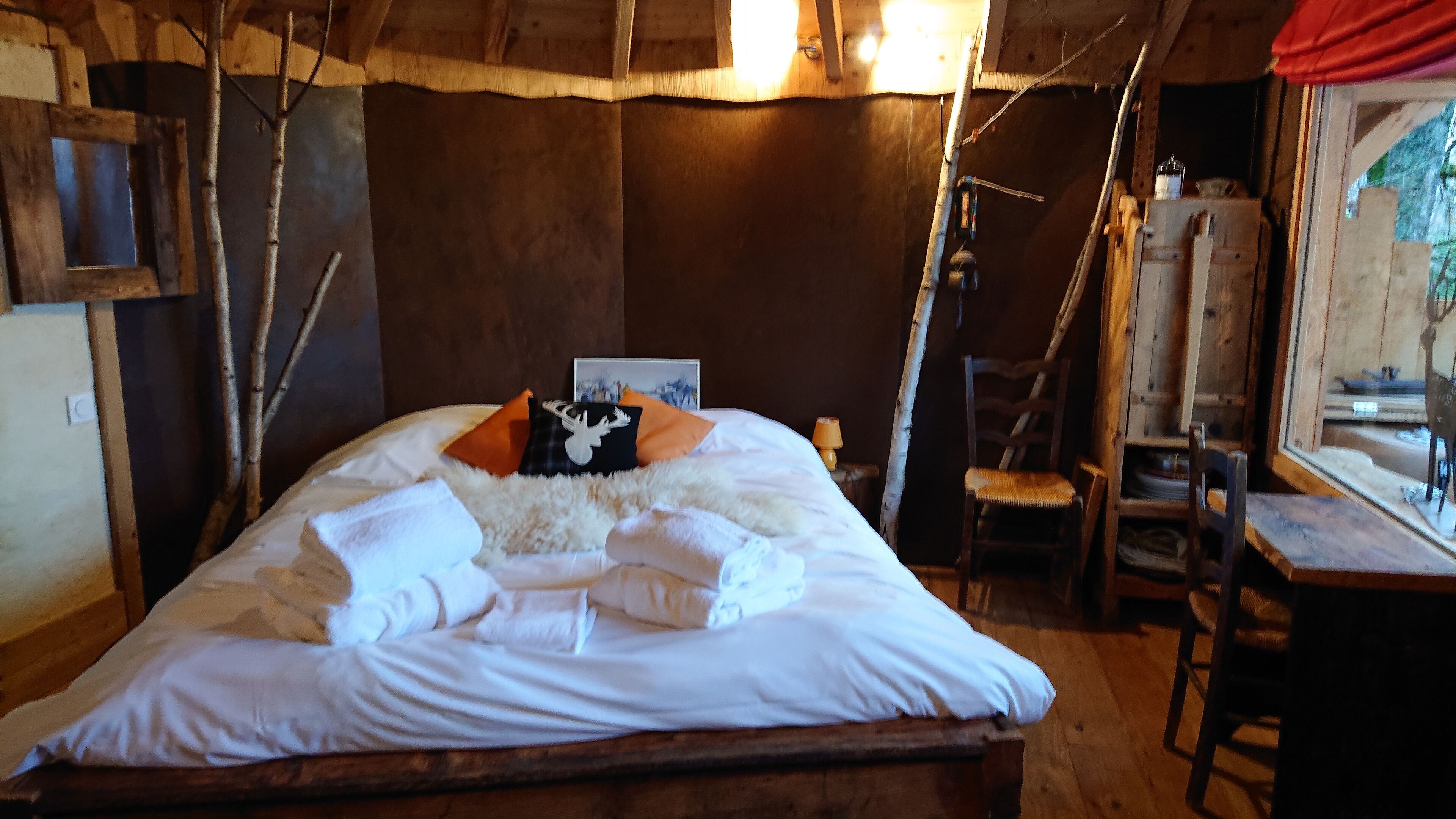 Perched hut Les Pitons