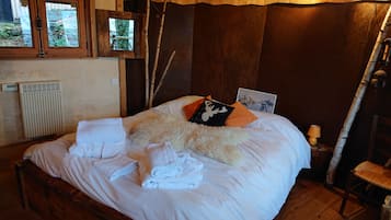 1 bedroom, iron/ironing board, bed sheets