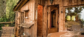 Perched hut Les Pitons