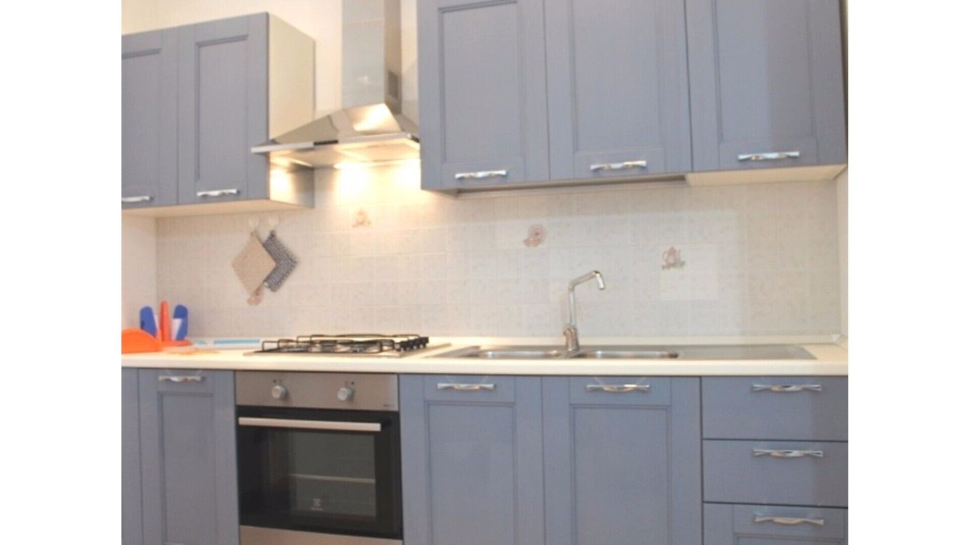 APARTMENTS 400 meters from the sea with a panoramic view. 1st floor via Giotto