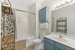 Combined shower/bathtub, towels - Newly Updated Villa w/ Golf Views -Sunset Beach (Sunset Beach)