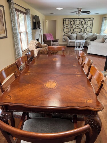 Close to a Vibrant and fun DownTown Rose District. 15 min from Tulsa.