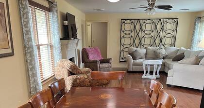 Close to a Vibrant and fun DownTown Rose District. 15 min from Tulsa.