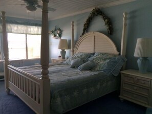 master bedroom-king bed
small deck overlooking
ocean view-out the door to left