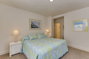 4 bedrooms, iron/ironing board, Internet
