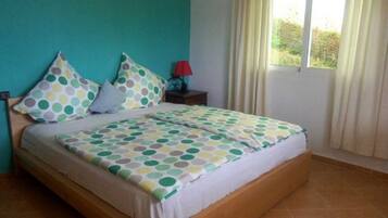 3 bedrooms, bed sheets