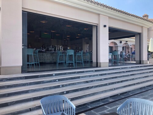 App,  2 bedroom 2 terraces, Swimming pool + Parking