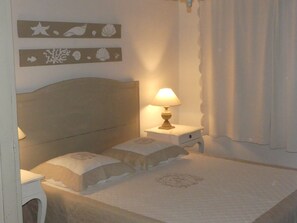 3 chambres, fer et planche à repasser, draps fournis