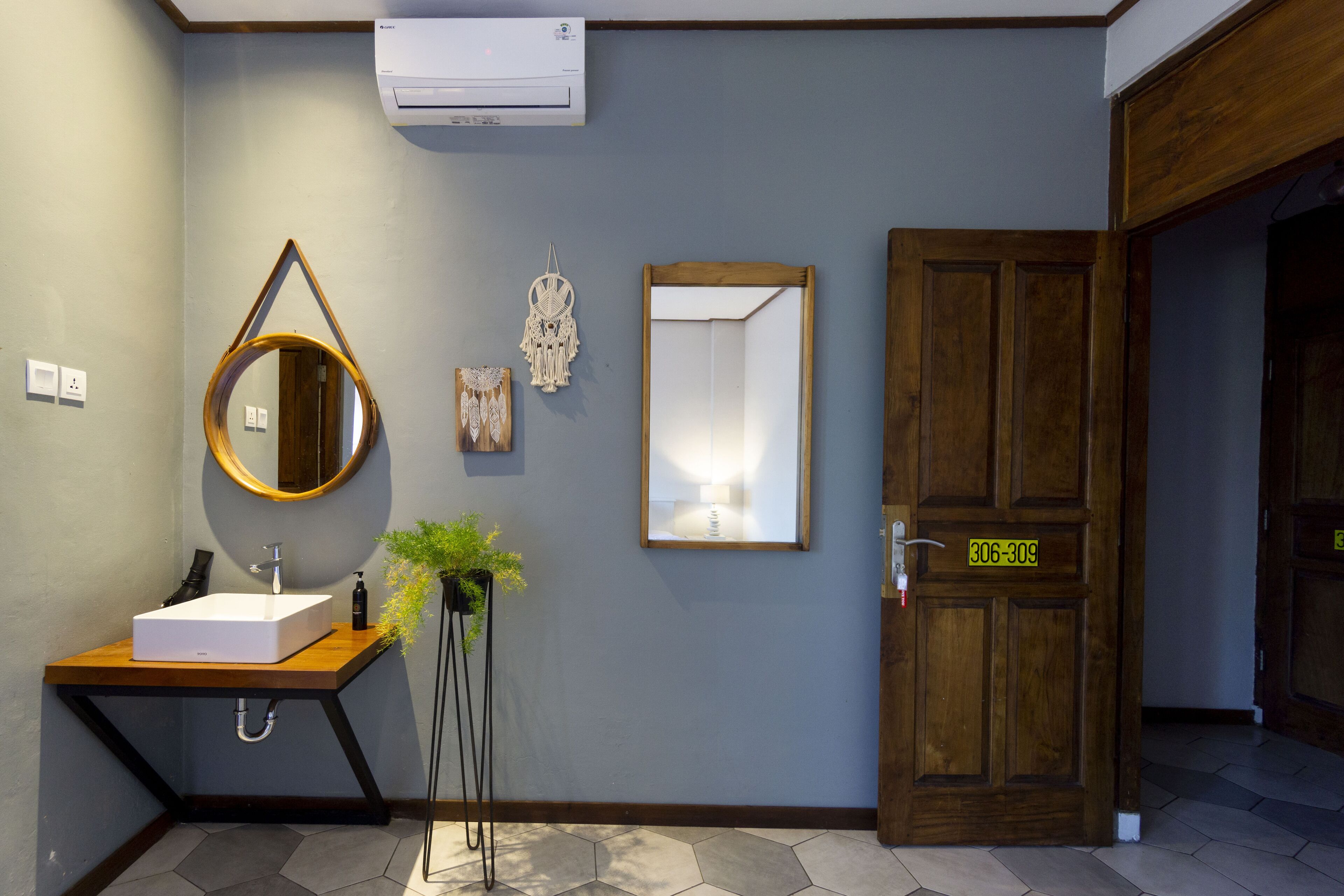 Photo - Interconnection Hostel