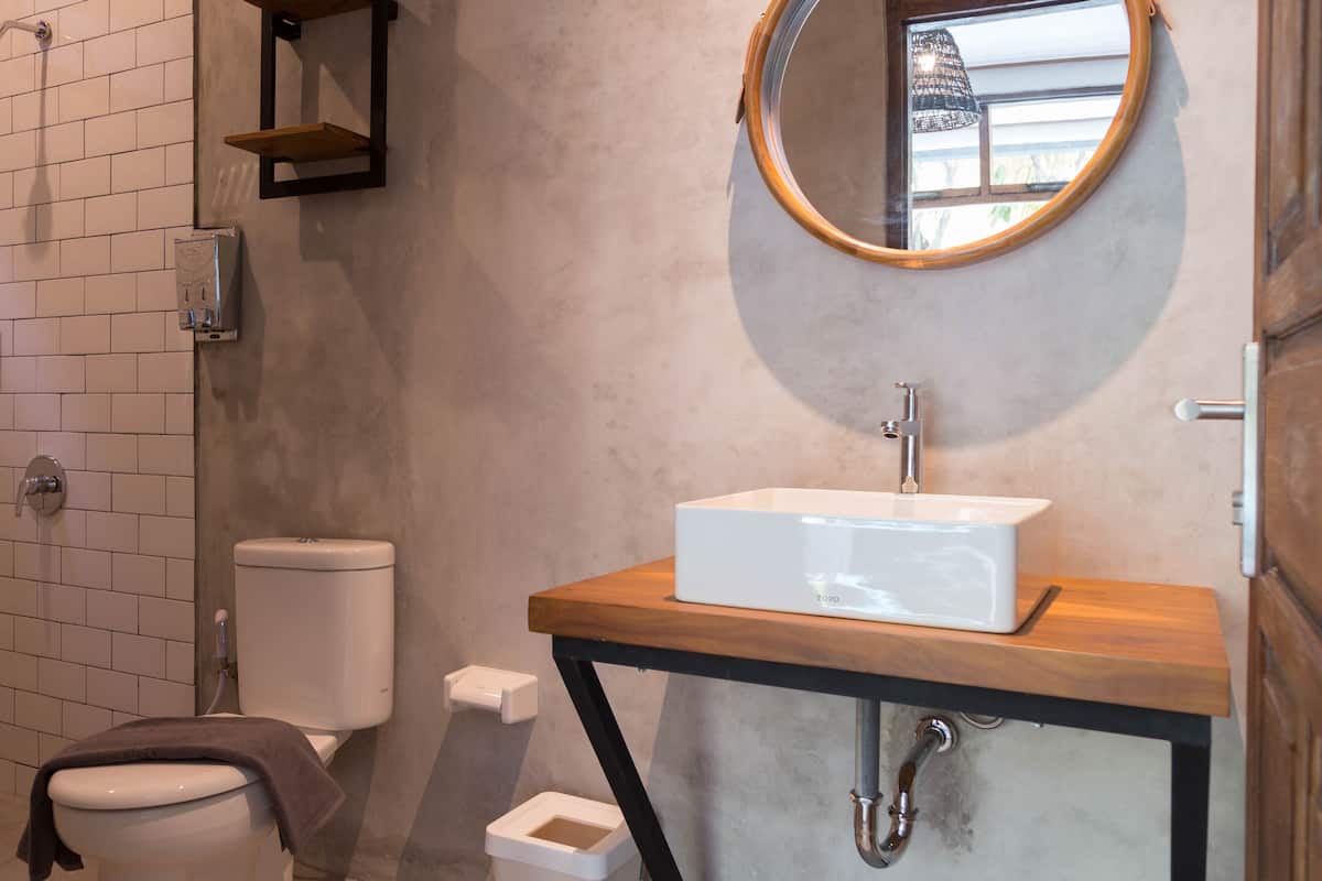 Bathroom sink