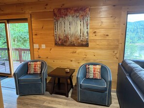 Smart TV, fireplace, foosball, books - Overlook Watauga Lake, log cabin- BOAT DOCK, HOT TUB & FIRE PIT (Butler)
