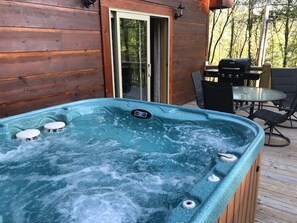 Outdoor dining - Overlook Watauga Lake, log cabin- BOAT DOCK, HOT TUB & FIRE PIT (Butler)