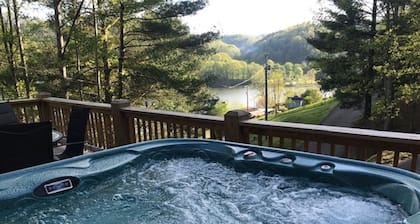 Overlook Watauga Lake, log cabin- BOAT DOCK, HOT TUB & FIRE PIT