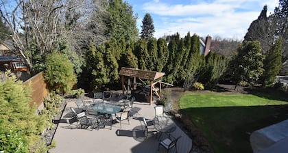 Two Stories Cottage in SE Portland Oregon