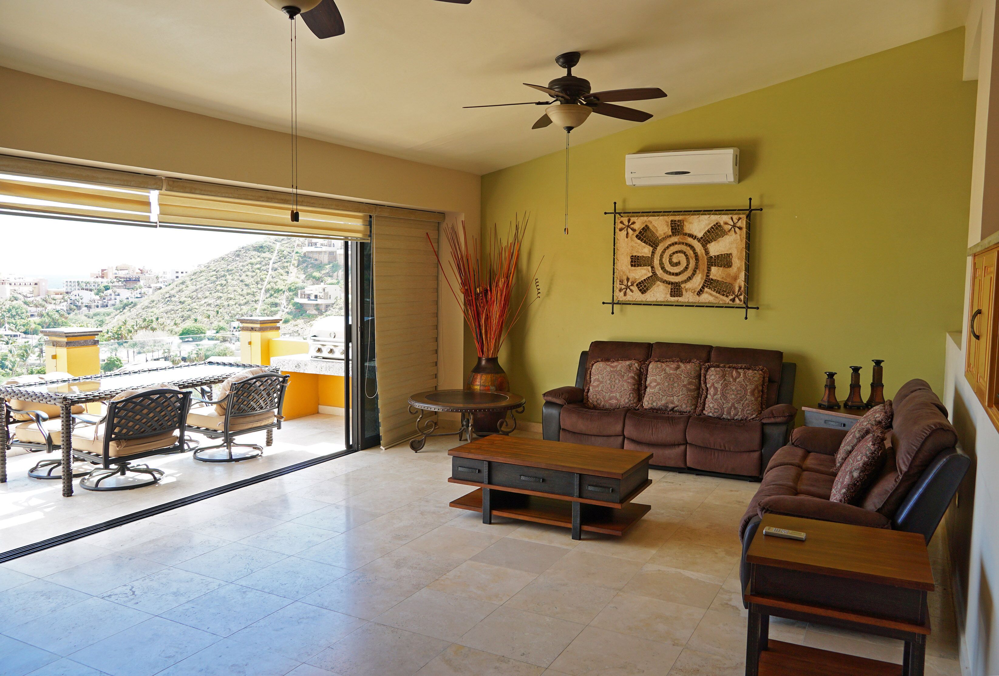 Luxurious 7 Bedrooms, Beautiful Pool and Views, Walk to Downtown