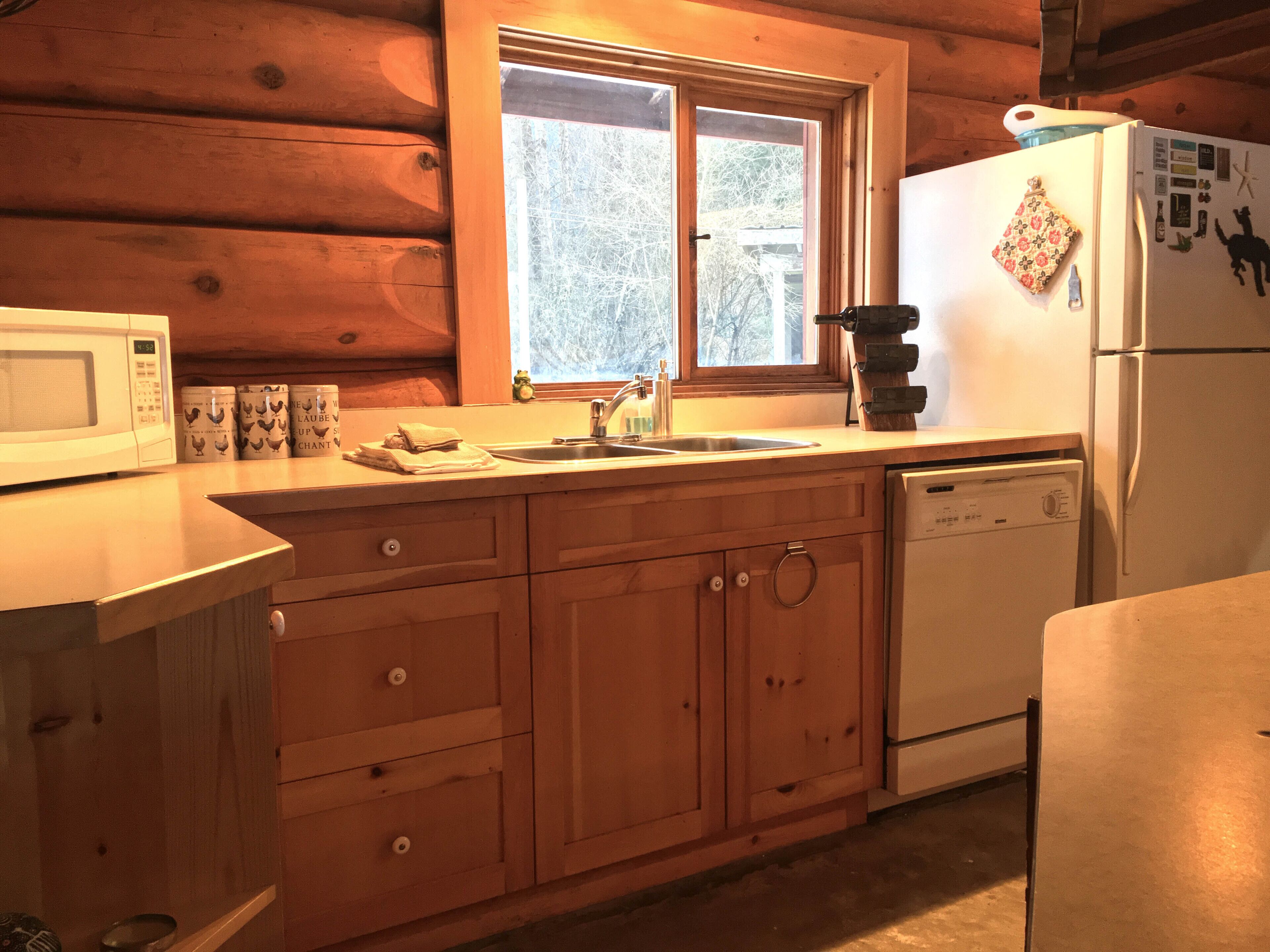 Rustic Log Home - Great for Outdoor Groups