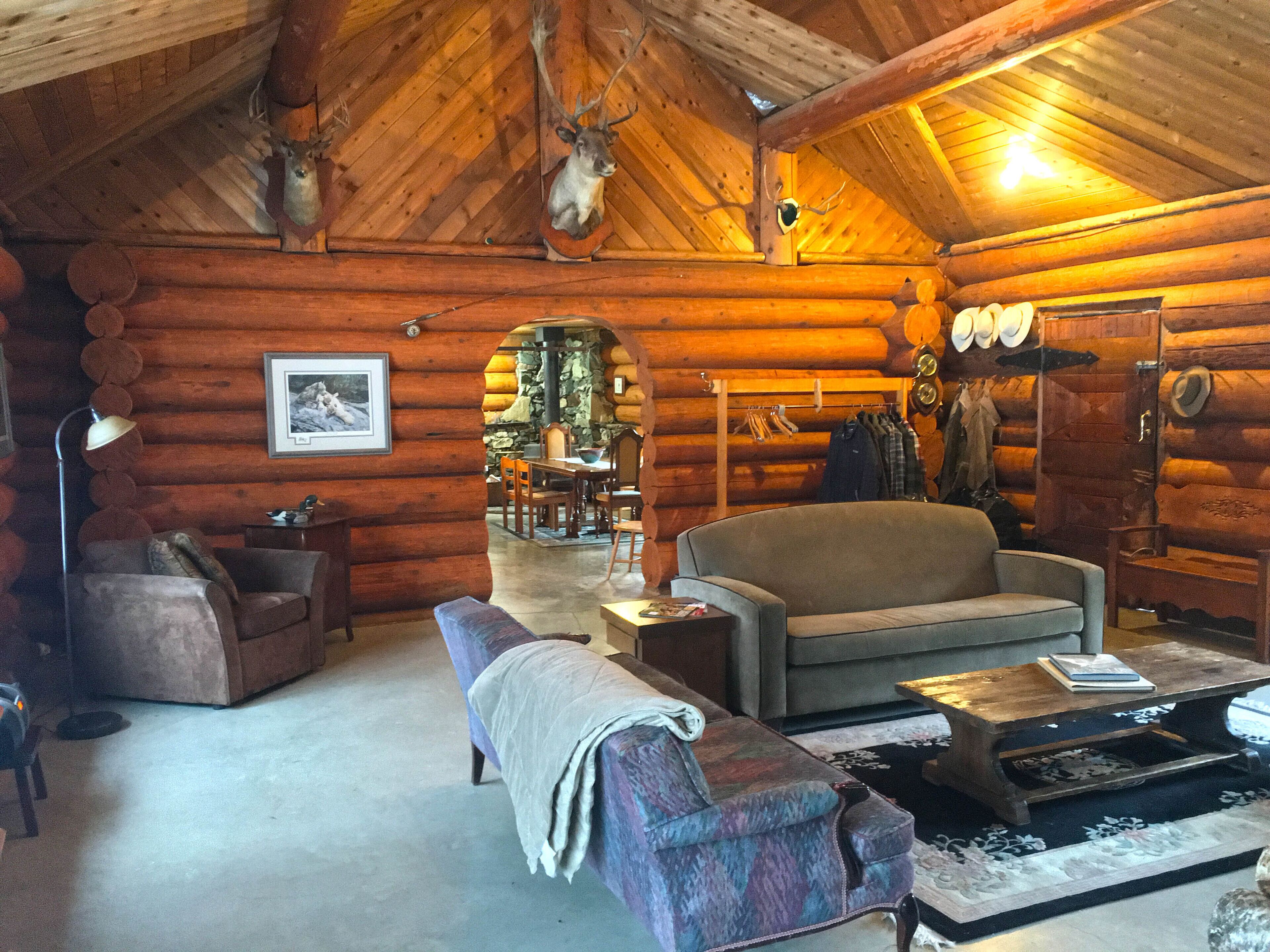 Rustic Log Home - Great for Outdoor Groups