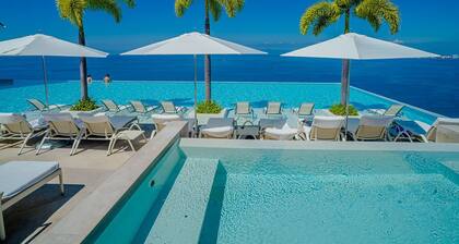 Oceanview Luxury Condo at Indah with Rooftop Infinity Pool & Private Restaurant