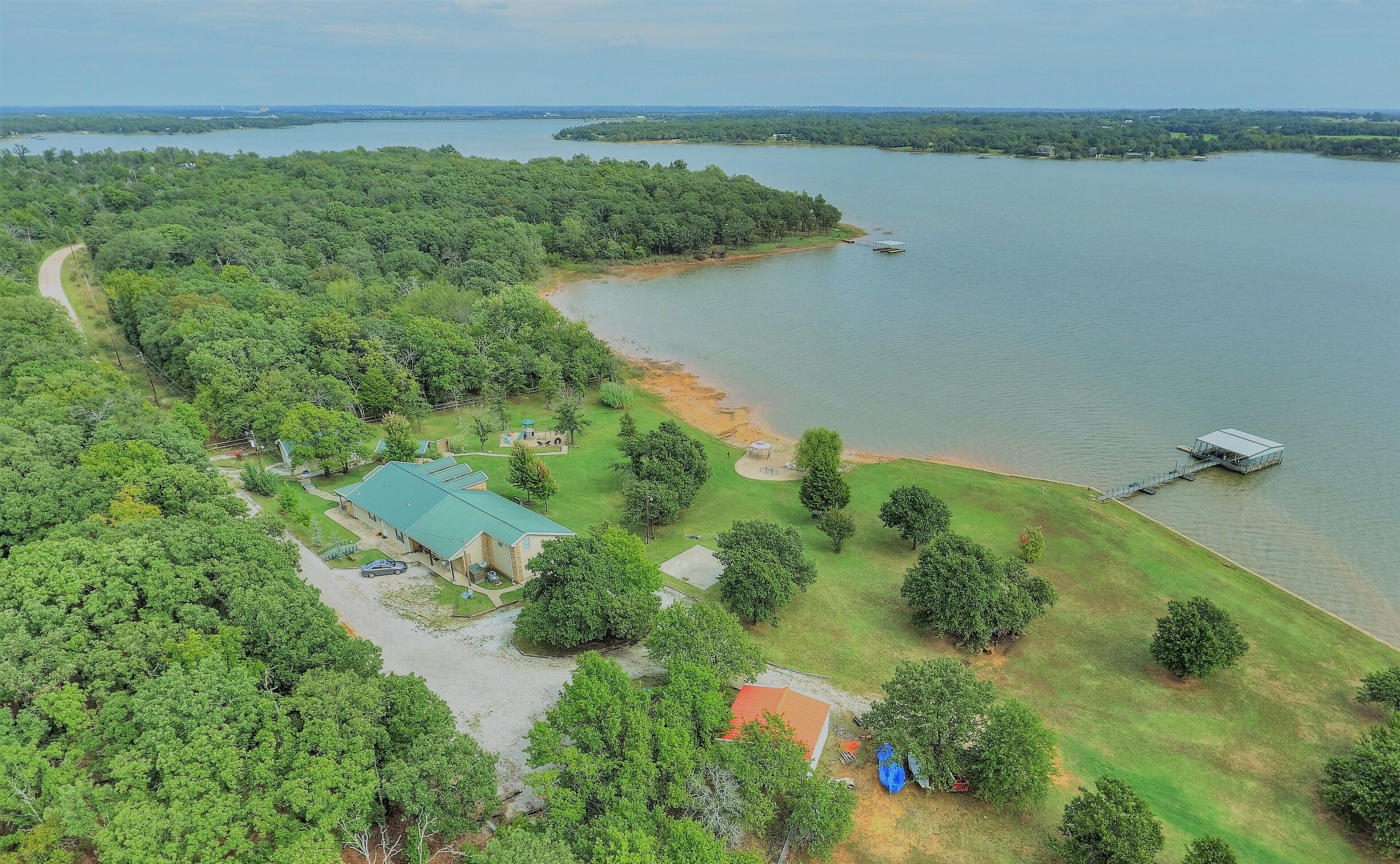 LAKE FRONT Property; Secluded & Private; Sleeps 16; Located 30 miles from OKC