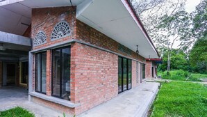 Iron/ironing board (on request), WiFi (free), bed sheets - Rouhi Villas (Langkawi)