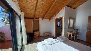 A bedroom with a wooden ceiling, a bed with white linens, a desk with a chair, and a small table with a chair. - Villa Luz II - between Serra and the Sea - Free Wifi (Santa Cruz)