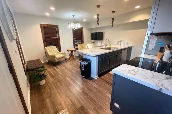 Kylskåp, mikrovågsugn, ugn och spishäll