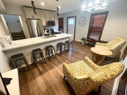 Comfortable Home in the Heart of Historic NewBo near Downtown - King Bed!