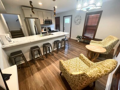 Comfortable Home in the Heart of Historic NewBo near Downtown - King Bed!