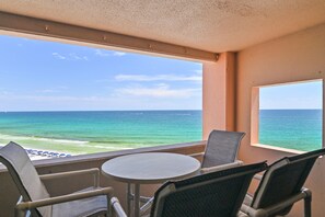 Outdoor dining - SUNRISE GULF VIEW/BEACH FRONT UNIT! ENJOY 1 FREE BEACH CHAIR SETUP UP EACH DAY! (Destin)
