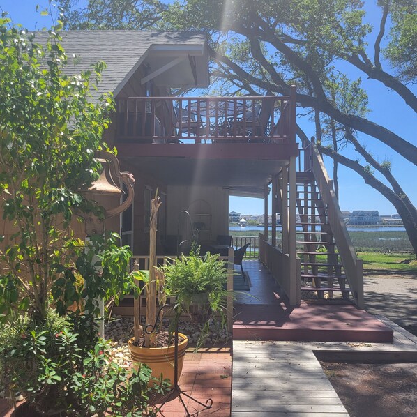 Terrace/patio - LOW FALL WINTER MONTHLY RATES INQUIRE FOR PRICING Waterway Haven 2BR/1BA (Ocean Isle Beach)