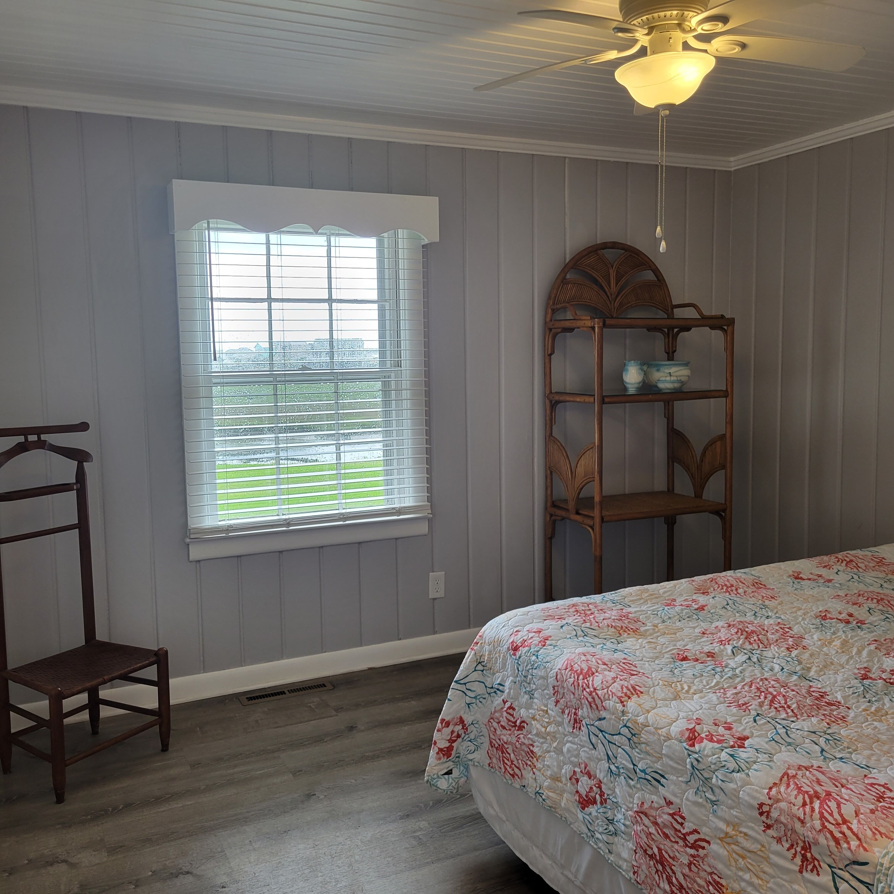 2 BR/2BA. 1 mile to Beach. Breathtaking Views on the Intracoastal Waterway