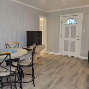 Dining - LOW FALL WINTER MONTHLY RATES INQUIRE FOR PRICING Waterway Haven 2BR/1BA (Ocean Isle Beach)