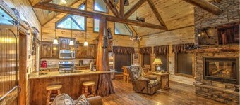 Timber Bear Cabin - Your Perfect Getaway, Firepit/Jacuzzi/WiFi/Much More!