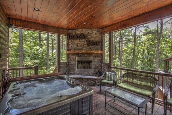 Indoor spa tub
