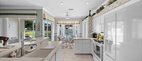 Frigorífic, microones, forn i placa de cuina