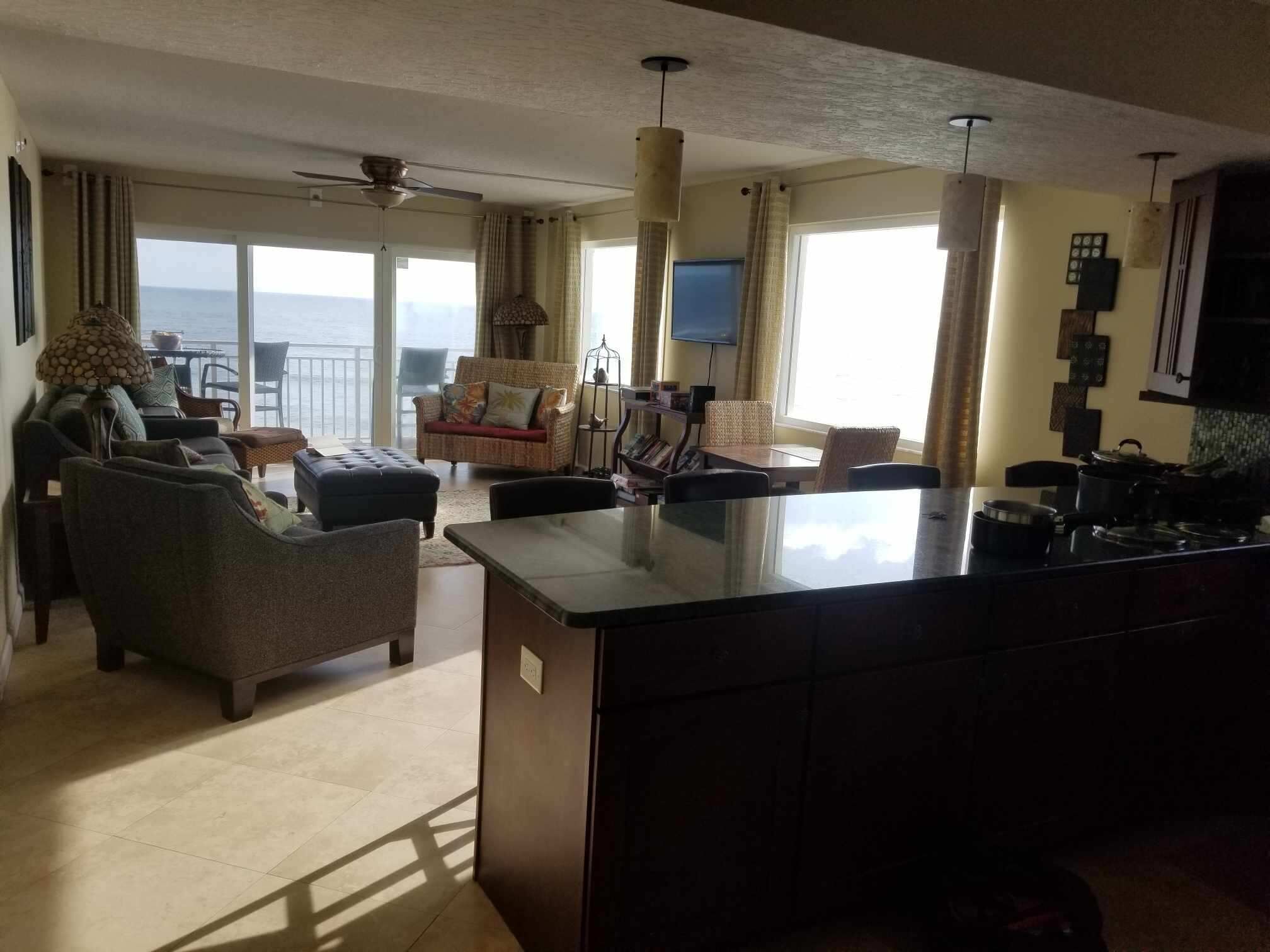 Fabuloso Condominio En La Esquina Frente Al Mar - Piscina Climatizada - Gimnasio Con Vista Al Mar-10 Pies A La Playa - Satellite Beach, FL