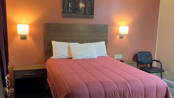 Habitación individual, 1 cama Queen size, para fumadores | Escritorio, cortinas blackout, wifi gratis y ropa de cama