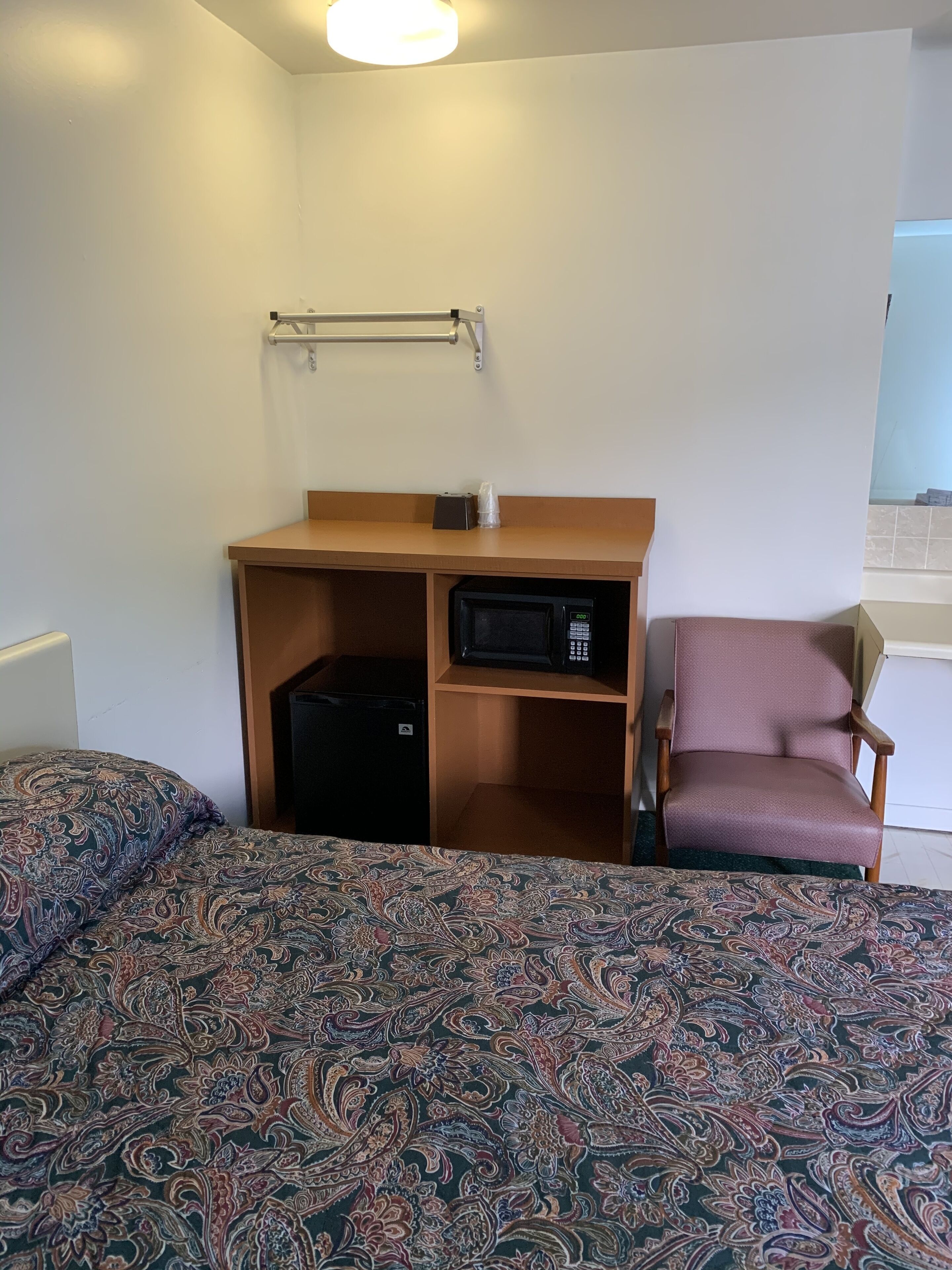 Escritorio, cortinas blackout, wifi gratis y ropa de cama 