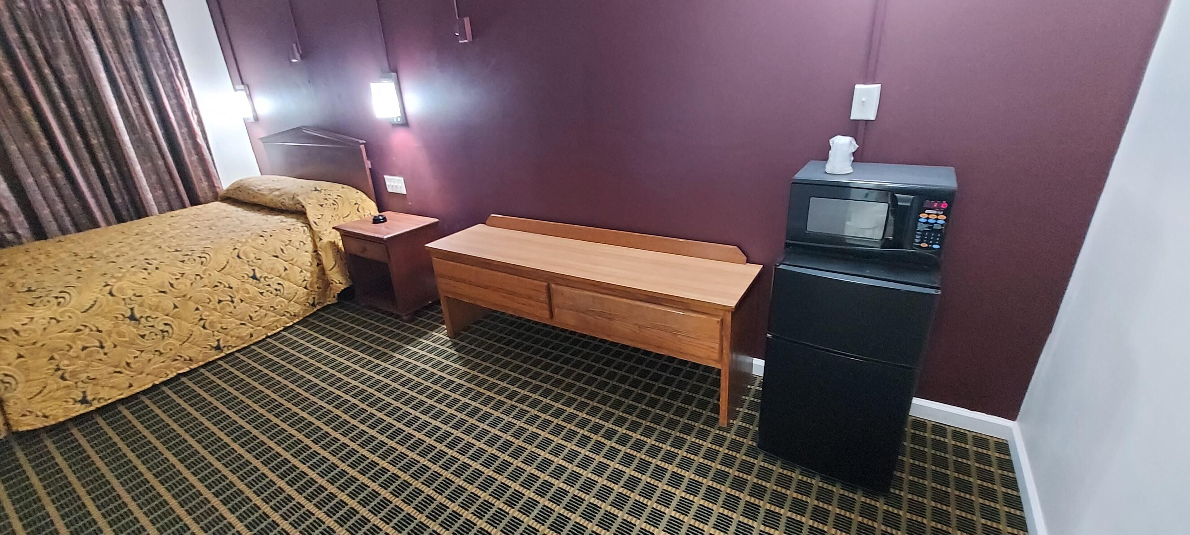 Escritorio, cortinas blackout, wifi gratis y ropa de cama 