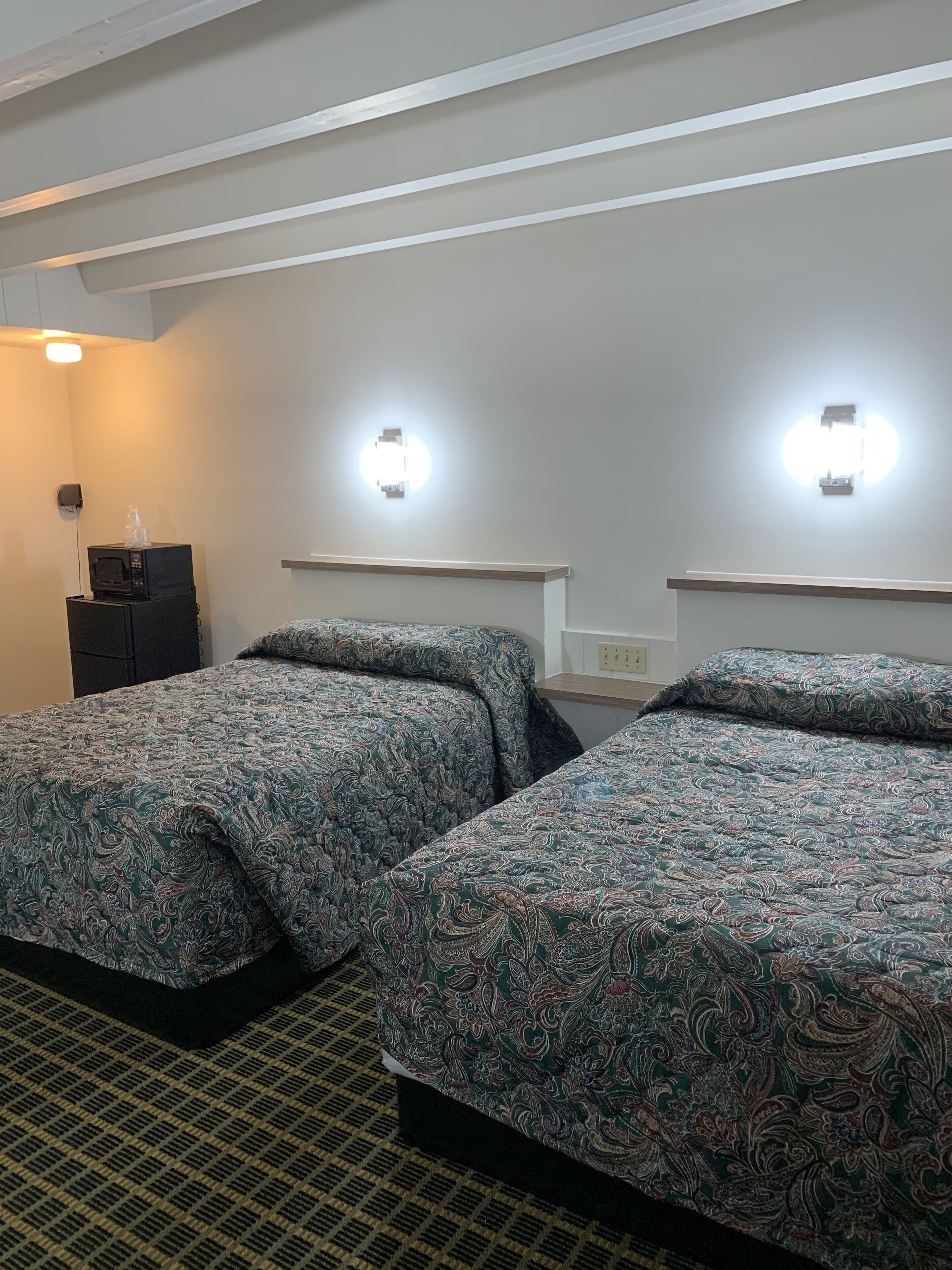 Escritorio, cortinas blackout, wifi gratis y ropa de cama 