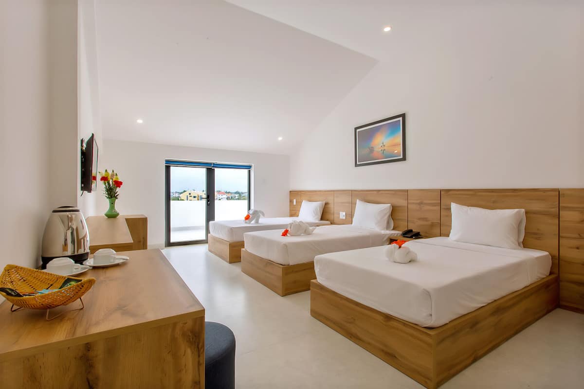 Minibar, desk, free WiFi, bed sheets